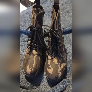 Camo boot's